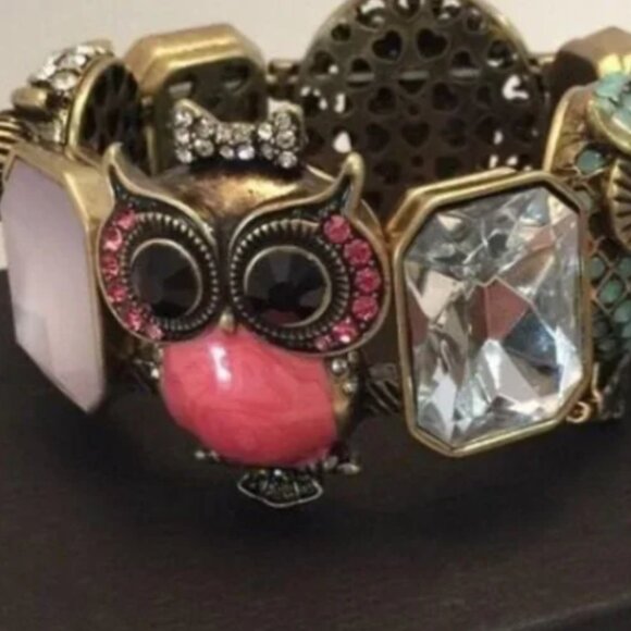 BETSEY JOHNSON OWLS & MIXED STONE STRETCH BRACELET - Picture 9 of 9
